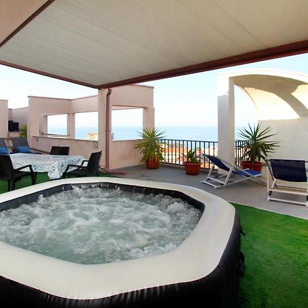 Attico Vista Mare Con Terrazza E Spa Riscaldata Santo Stefano di Camastra Kültér fotó