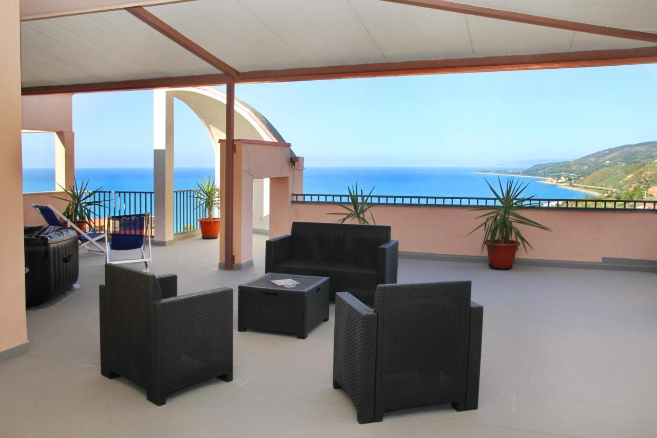 Attico Vista Mare Con Terrazza E Spa Riscaldata Santo Stefano di Camastra Kültér fotó