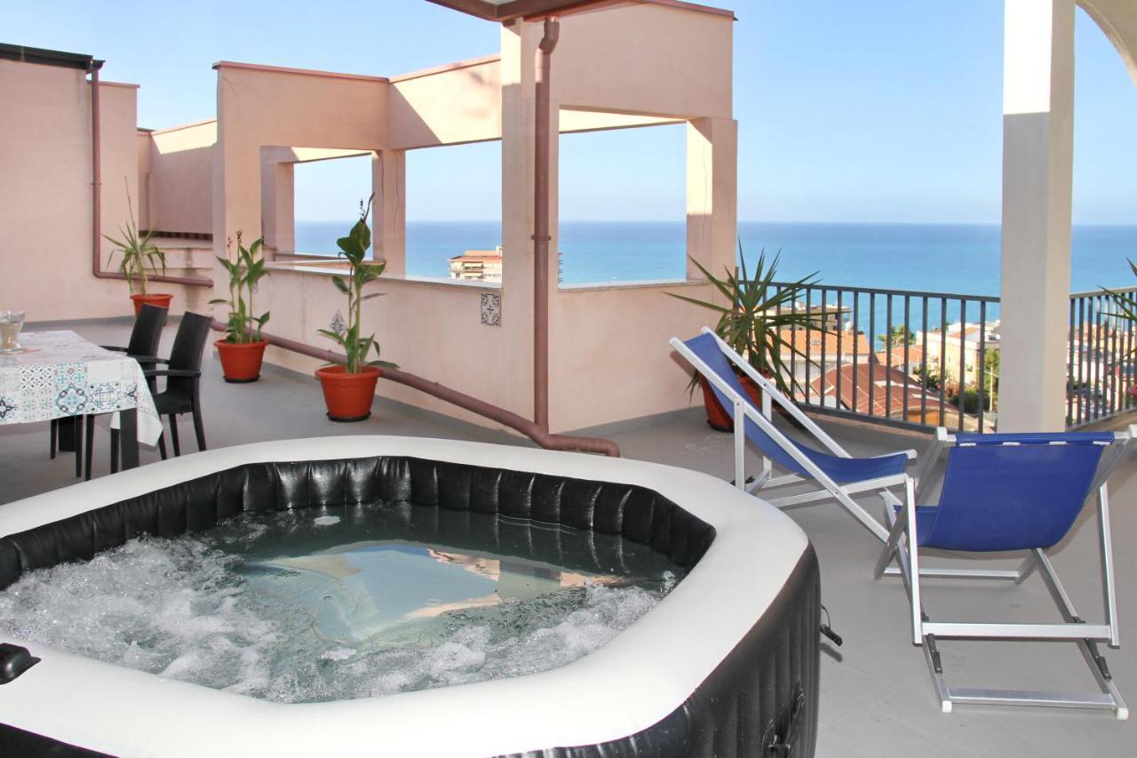 Attico Vista Mare Con Terrazza E Spa Riscaldata Santo Stefano di Camastra Kültér fotó