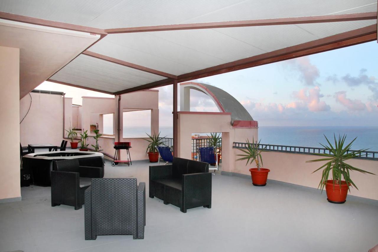 Attico Vista Mare Con Terrazza E Spa Riscaldata Santo Stefano di Camastra Kültér fotó