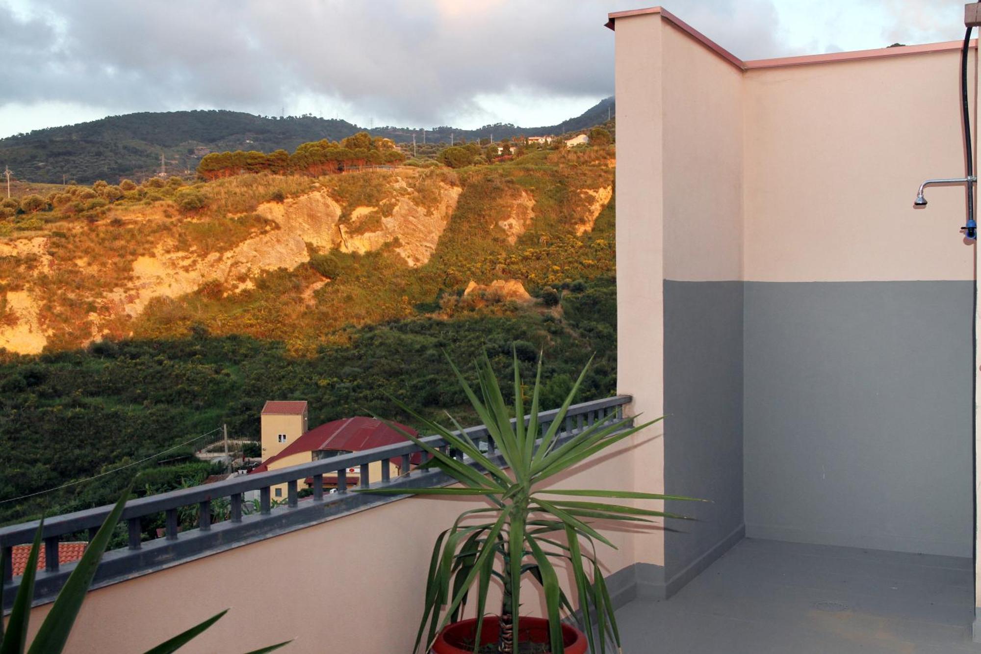 Attico Vista Mare Con Terrazza E Spa Riscaldata Santo Stefano di Camastra Kültér fotó