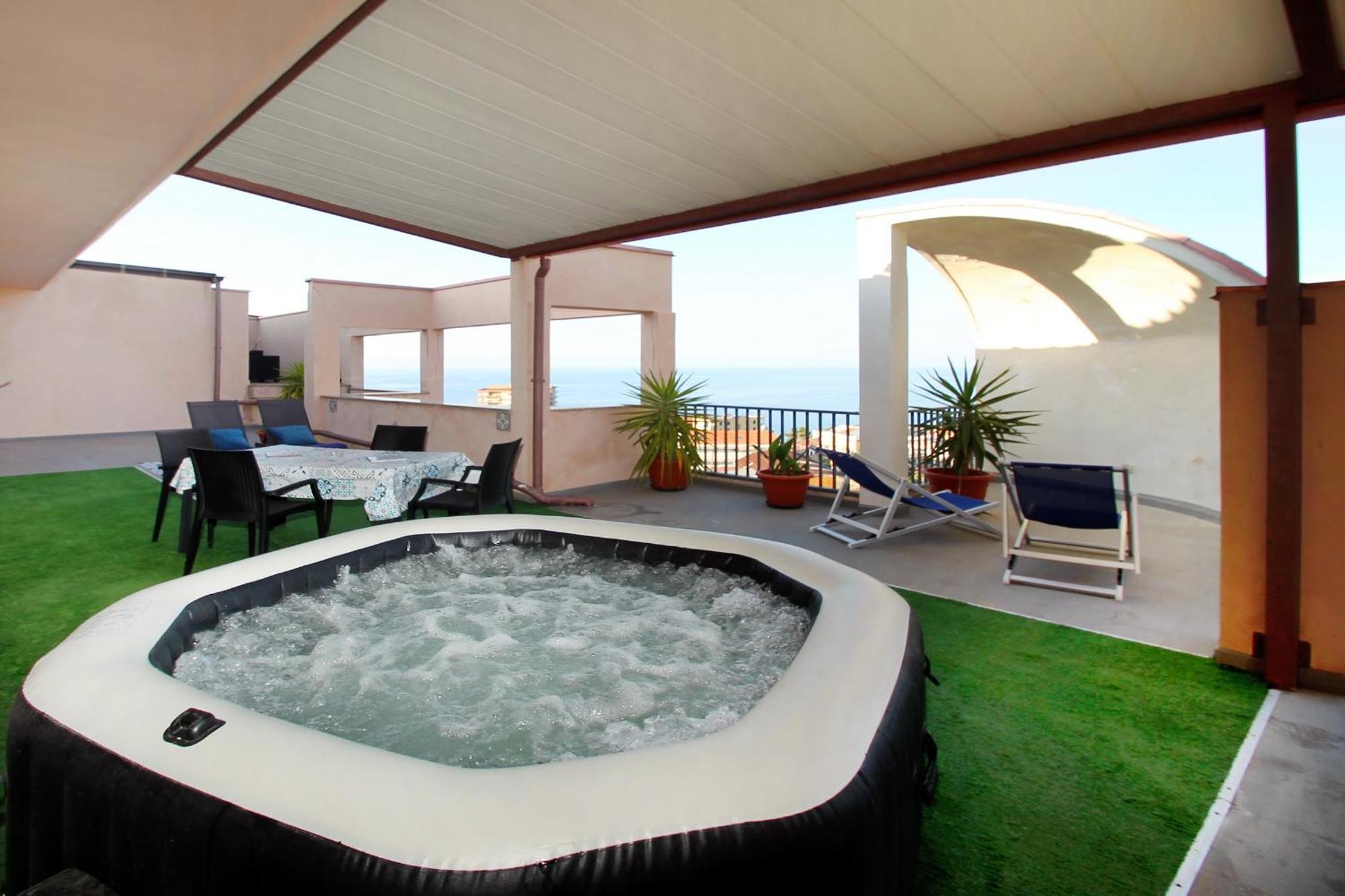Attico Vista Mare Con Terrazza E Spa Riscaldata Santo Stefano di Camastra Kültér fotó