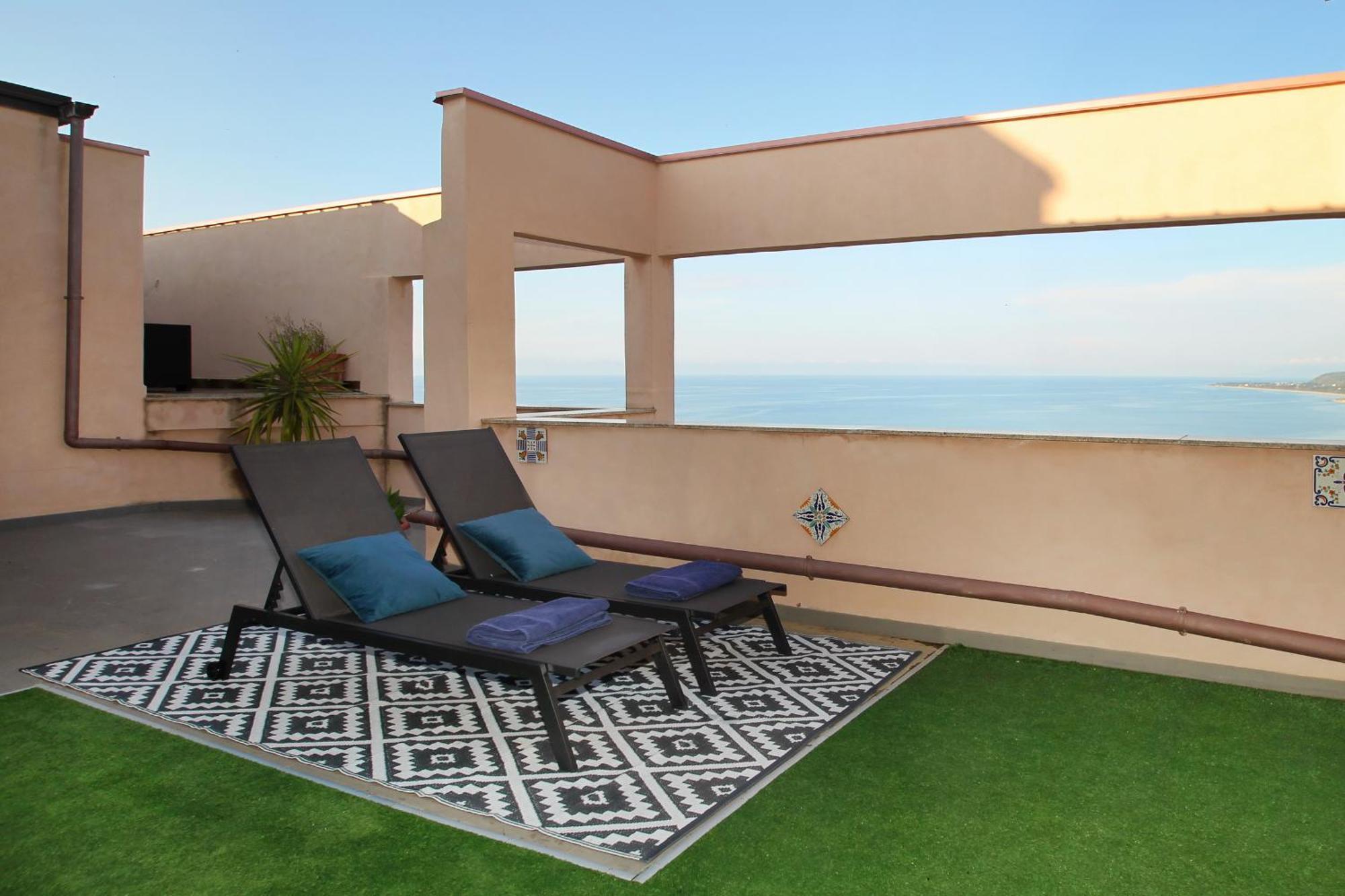 Attico Vista Mare Con Terrazza E Spa Riscaldata Santo Stefano di Camastra Kültér fotó